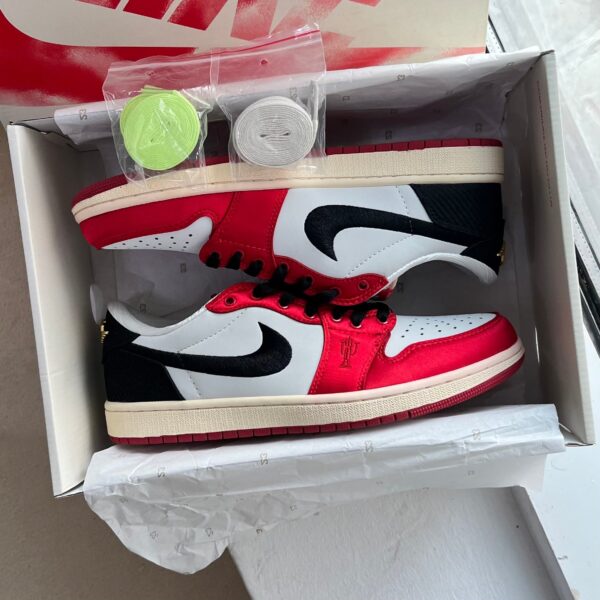 Jordan 1 Low OG “Trophy Room Rookie Card Away”