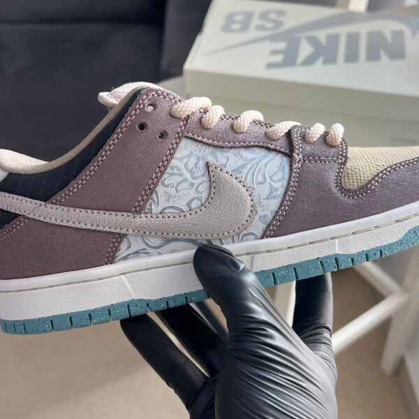 Nike SB Dunk Low "Big Money Savings"