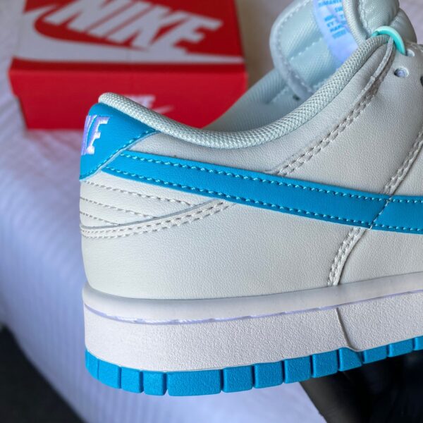 Nike Dunk “Light Bone Blue”