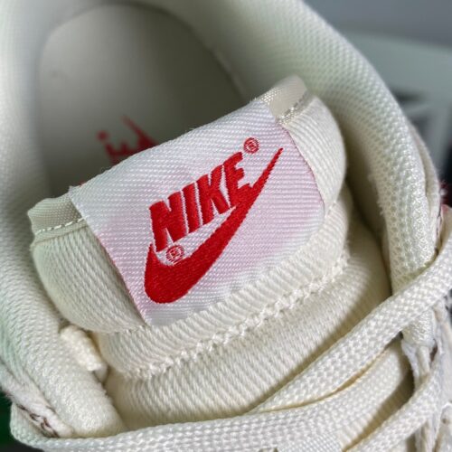 Dunk Low SE ‘Sashiko – Light Orewood Brown’