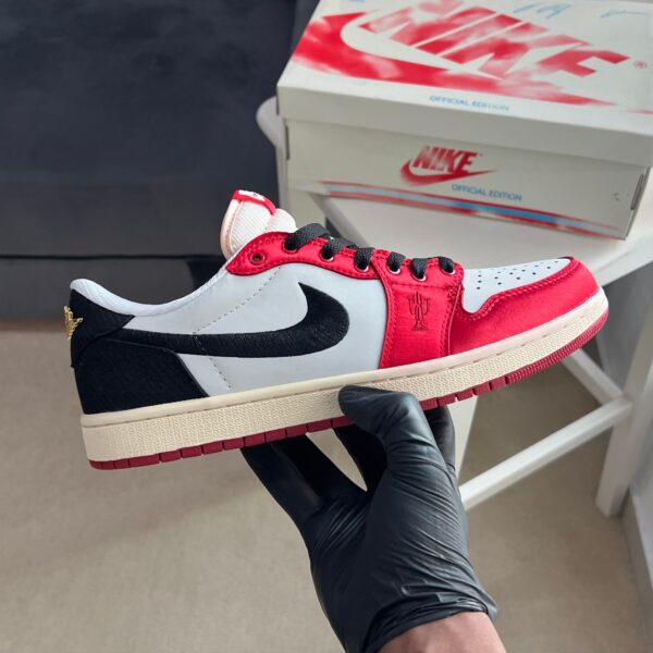 Jordan 1 Low OG “Trophy Room Rookie Card Away”