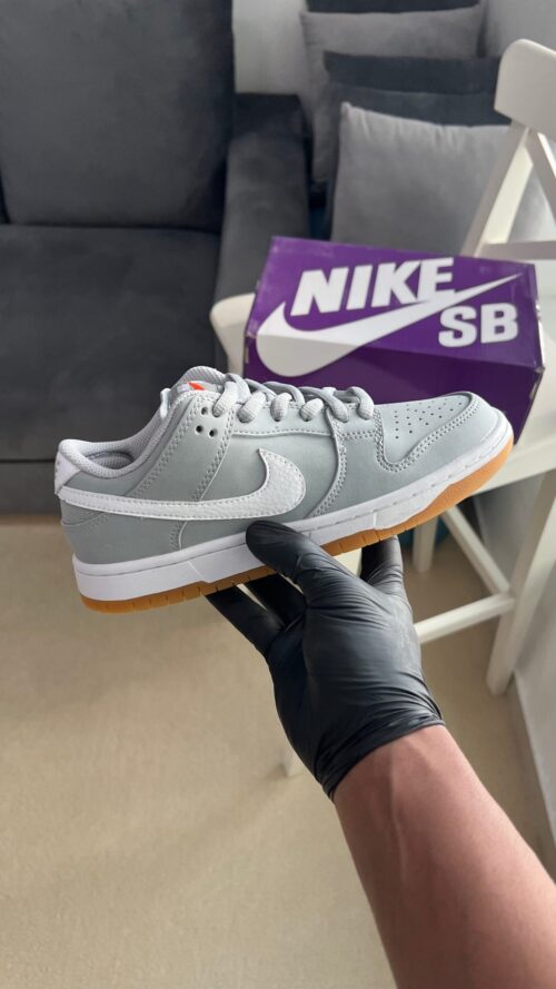 Nike SB Dunk Low “Grey Gum”