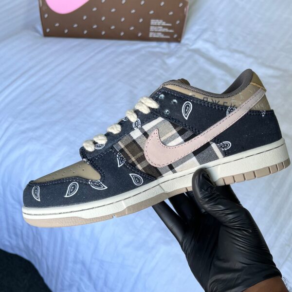 Nike x Travis Scott SB Dunk